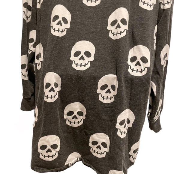 TORRID Classic Fit Cozy Fleece Crew Neck Raglan Tunic Skulls Sweatshirt Size 1 - Picture 8 of 14